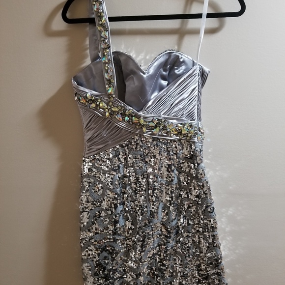 Dress - Picture 2 of 3
